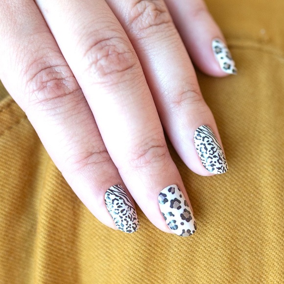 Take Meowt Petite  💅✨ Color STREET NEW Sealed - Long Lasting Nail Polish Strips - Picture 3 of 3